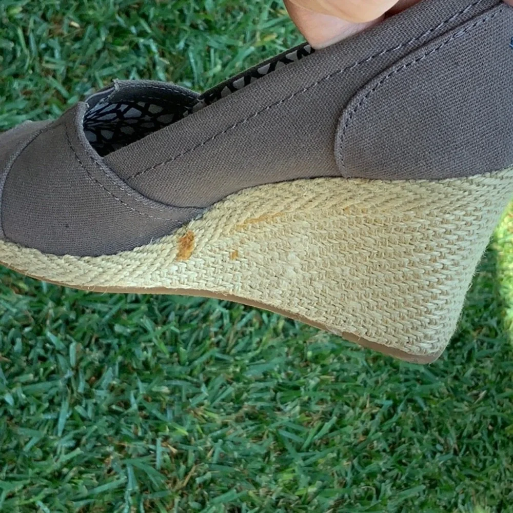 Tom’s wedge open toe grey canvas shoes size 7 - Picture 9 of 10
